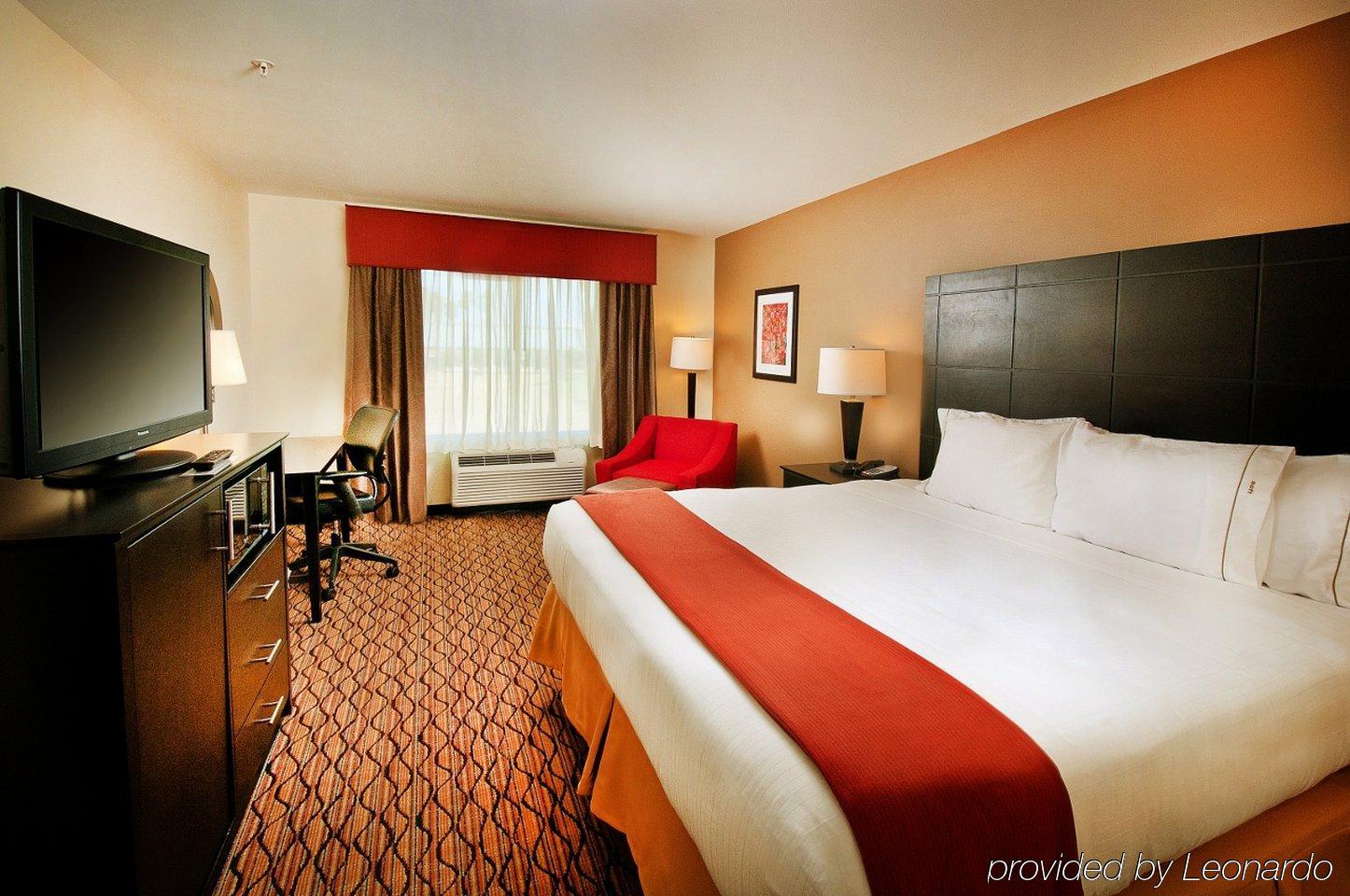 Holiday Inn Express Hotel And Suites Pearsall By Ihg Exteriör bild