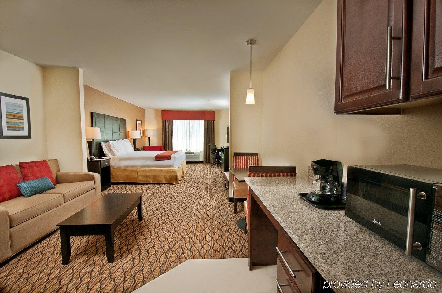 Holiday Inn Express Hotel And Suites Pearsall By Ihg Exteriör bild